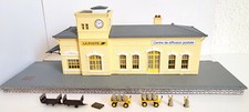 MKD MAQUETTE CENTRE DE DIFFUSION POSTALE MONTÉE ET PEINTE Réf 642 HO 1/87 Signal