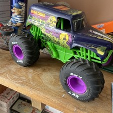 Monster Jam Grave Digger RC