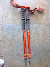2  batons  pour randonnée  - montagne - décahlon - reglable repliable - poignées