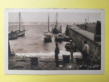 CPA 50 - CARTERET Manche Le PORT par GROS TEMPS Pêcheurs Barques