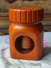 CASSE-NOISETTES PUBLICITAIRE EN BOIS POT  NUTELLA 