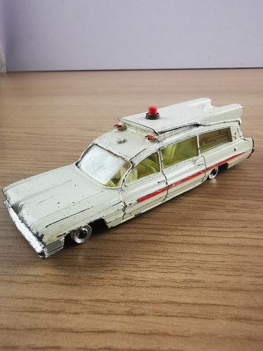 Voiture miniature ambulance