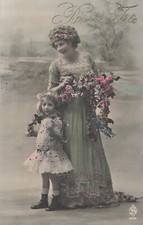 CP BONNE FETE FEMME ELEGANTE ROBE TRAIN PETITE FILLE ELEGANTES AVEC FLEURS