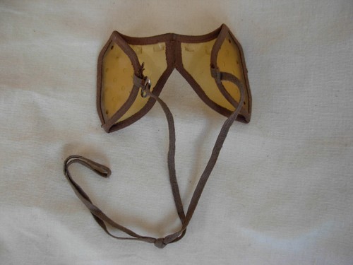 Curieuse ancienne lunette - curieuse, de