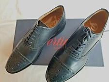 chaussures neuves en cuir