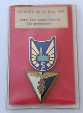 Lot 2 insignes Badges Souvenir de la Base Aérienne 204 Compliments du Personnel