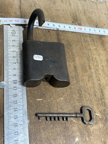 Ancien cadenas avec clé clef - cadenas,