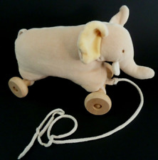 P9. DOUDOU JOUET ELEPHANT MOULIN ROTY A ROULETTES BOIS / A TIRER GRELOT- TTBE