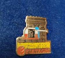 RARE PINS FIAT FIATAGRI MOISSONNEUSE BATTEUSE AGRICULTURE TRACTEUR CHAMPS ÉLYSÉE