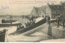 MANCHE  BARFLEUR   le lancement du canot de sauvetage