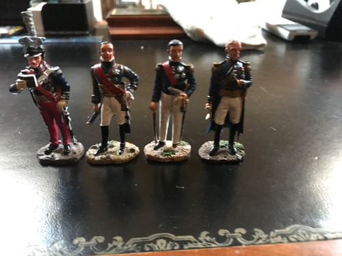 Figurines maréchaux et - 4,