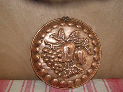 Ancien plat rond décoratif - , en