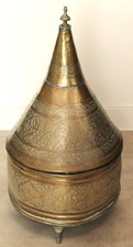 Présentoir ancien à gateaux marocain cuivre jaune, forme Tajine