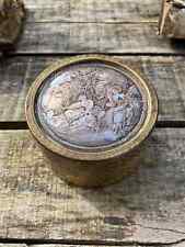 Boîte poudrier avec scène élégante - Matière, époque à identifier ?