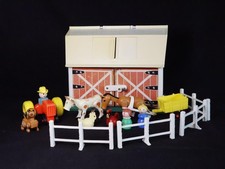 Ferme rouge vintage Fisher Price n° 915, avec animaux, figurines et clôtures