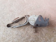 Outil ancien à nouer pour