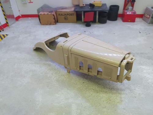 Carrosserie mercedes benz - 1/18,