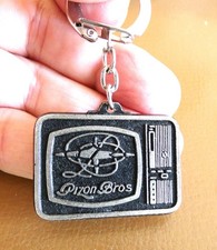 Ancien porte clé métal PIZON BROS Radio Télévision TV Téléviseur Années 60.