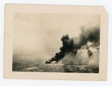PHOTO snapshot, bombardement en mer explosion tir  guerre WW2