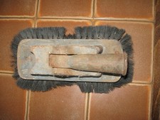 ancien balai cireuse en fonte
