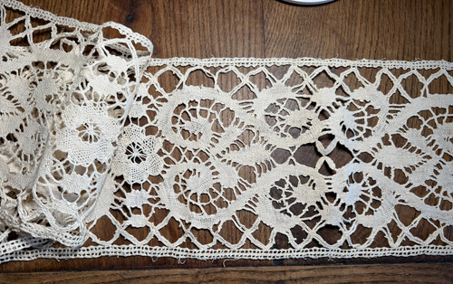 Dentelle ancienne large - ancienne,