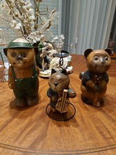 3 sculptures en bois massif ,2 ours et un chat bougeoire pour déco ou enfants.