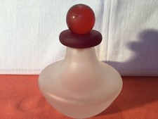 Flacon à parfum en verre opaque blanc et rouge