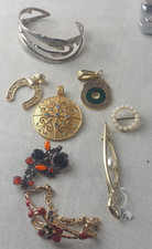 Lot d'anciens bijoux / fond de