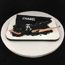 « Chanel: Swimming With Sharks », Original Sculpture By Artist Norman Gekko.