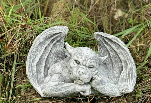 Statuette pierre - statuette, en