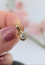 Pendentif or orné d'un