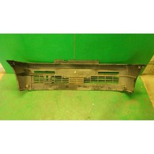 enjoliveur pare-choc avant