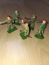 STARLUX  6 SOLDAT  MILITAIRE BERET ROUGE BEL ETAT