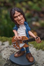 841.7200  FIGURINE CHANTEUR
