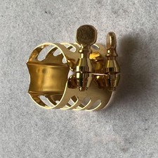 Ligature pour bec de saxophone