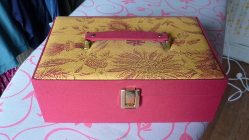 Ancienne boite couture - a,