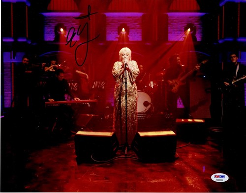 Elle king signed 11x14 hidef - elle,