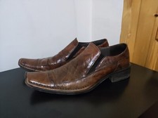 Jo Ghost, distressed men's