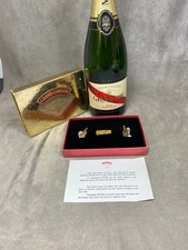 Coffret de 3 Pin's champagne Mumm Cordon Rouge vintage Arthus Bertrand