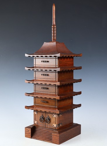 Ancienne vitrine pagode - de,