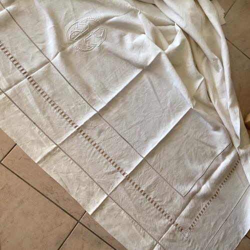 Drap lin jours brodé - À,
