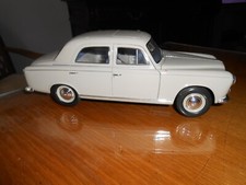 1/18  SOLIDO   PEUGEOT  403  Berline