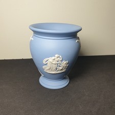 wedgwood petit vase décor à l'antique