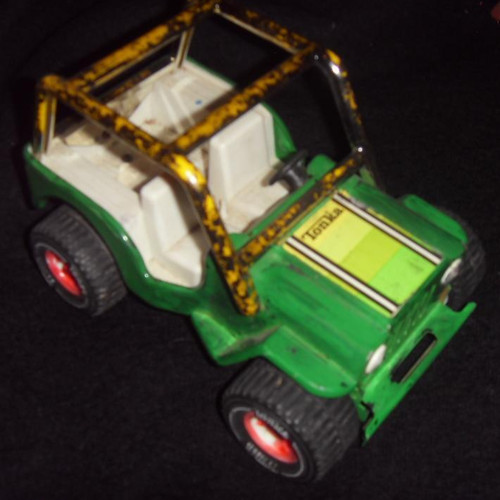 Ancienne voiture 4x4 - jouet, en