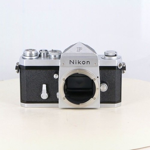 Appareil photo reflex argenté