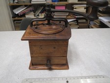 CA219 MOULIN A CAFE ANCIEN PEUGEOT ?