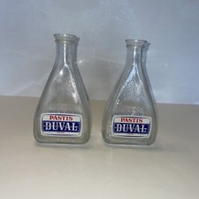 paire d’anciennes carafes