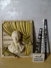 Buste encadré de W.A Mozart ,17,5 x15 cm, signé + crayons ,stylos et gomme