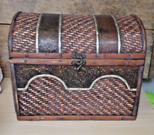 LBC C4/ BEAU COFFRE EN BOIS VINTAGE FORME MALLE BOIS ET LAITON L 38CM H LA 30CM