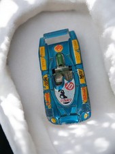 Véhicule miniature ancien